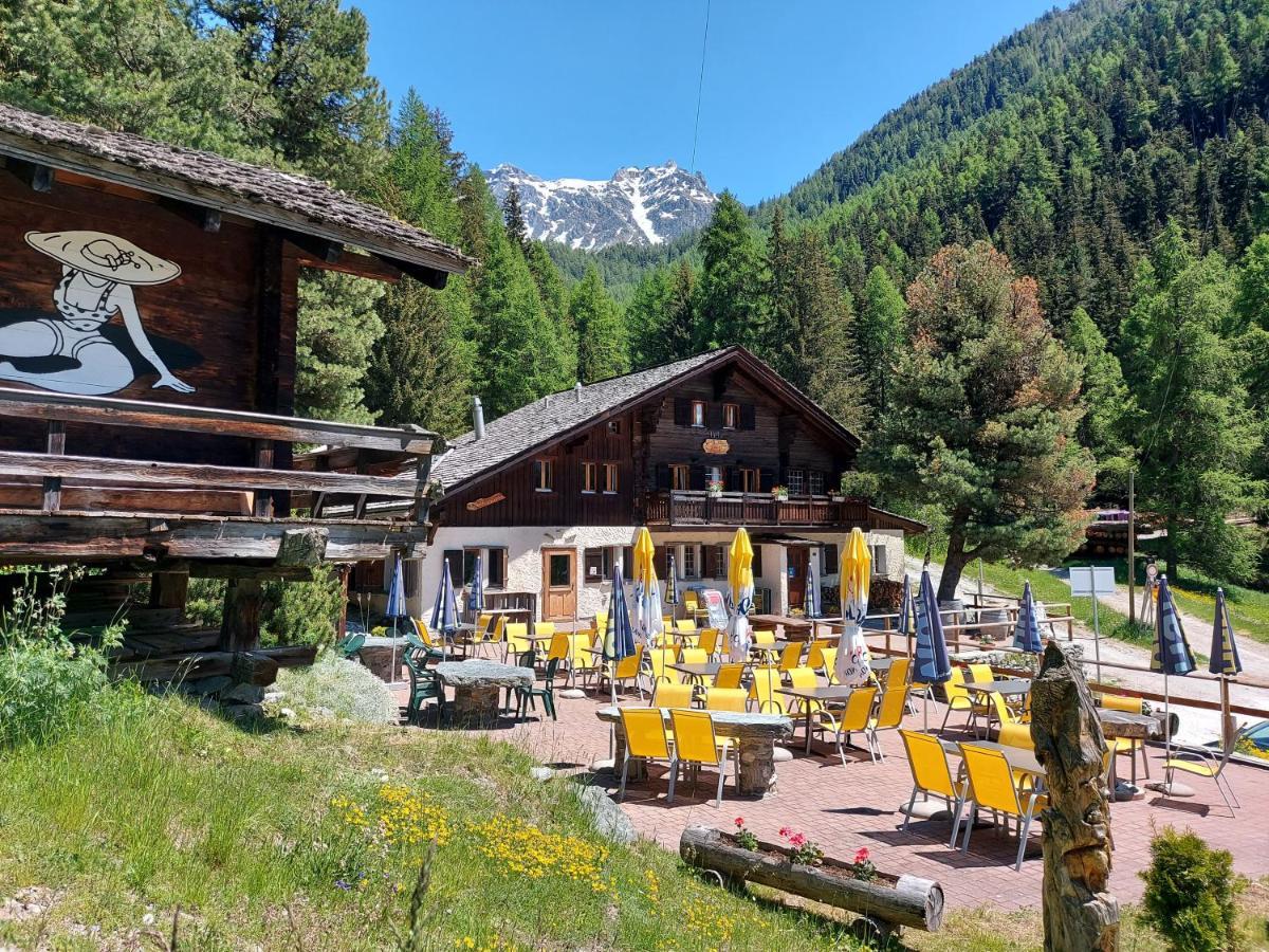 Gite Du Prilet Saint-Luc Exteriör bild