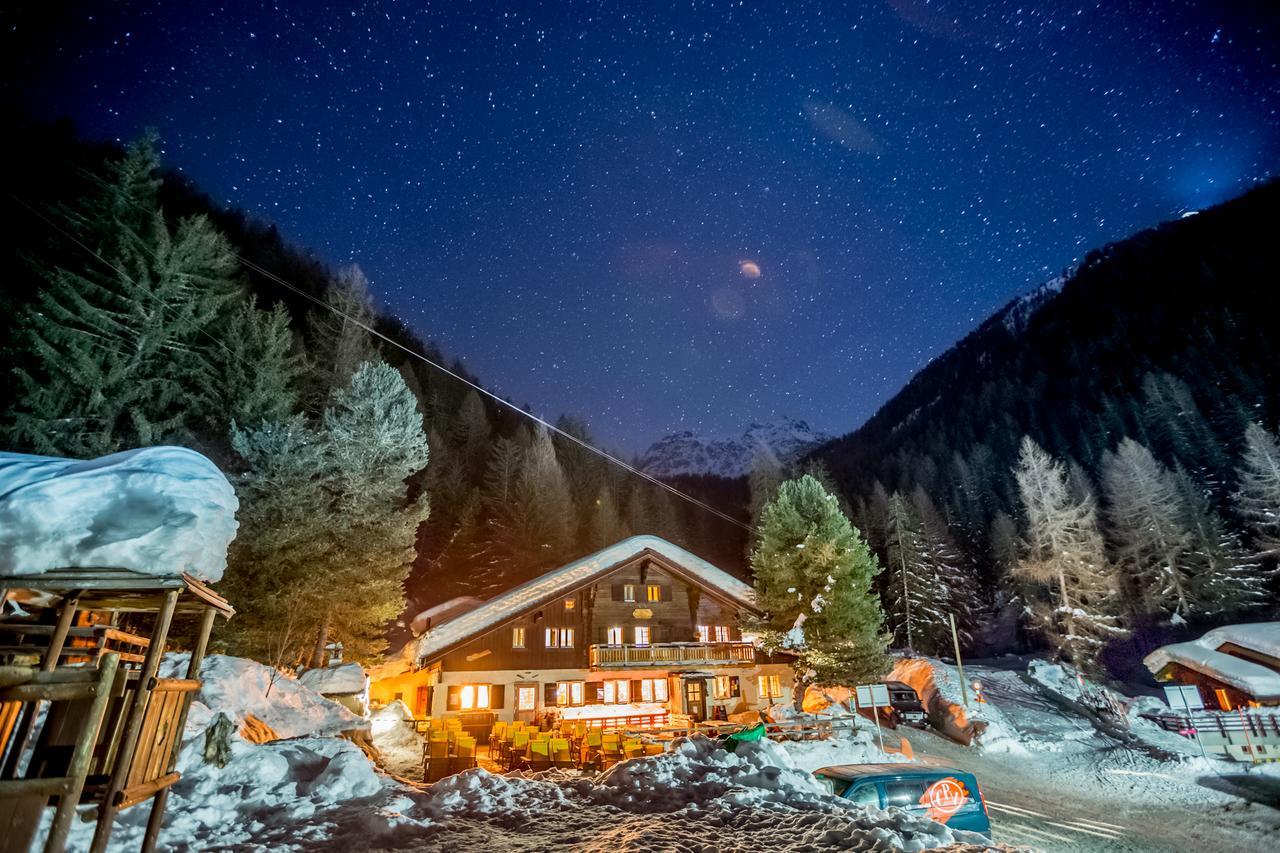 Gite Du Prilet Saint-Luc Exteriör bild
