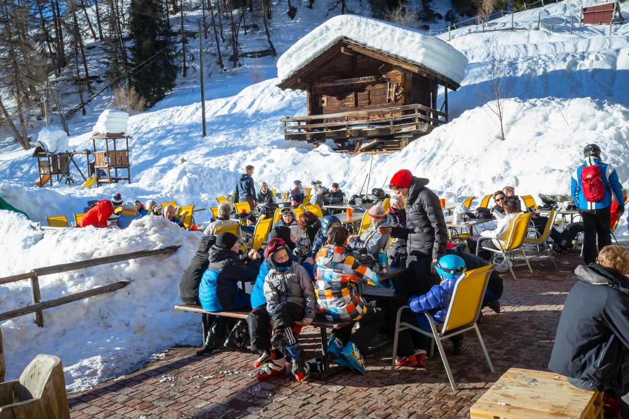 Gite Du Prilet Saint-Luc Exteriör bild
